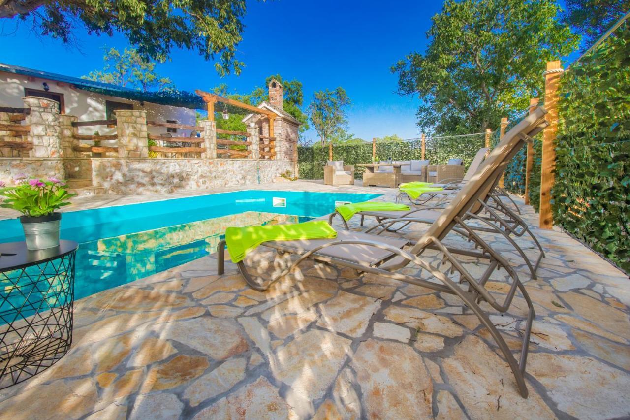 Luxury House Ivan With 4 Bedrooms Divojevici Extérieur photo