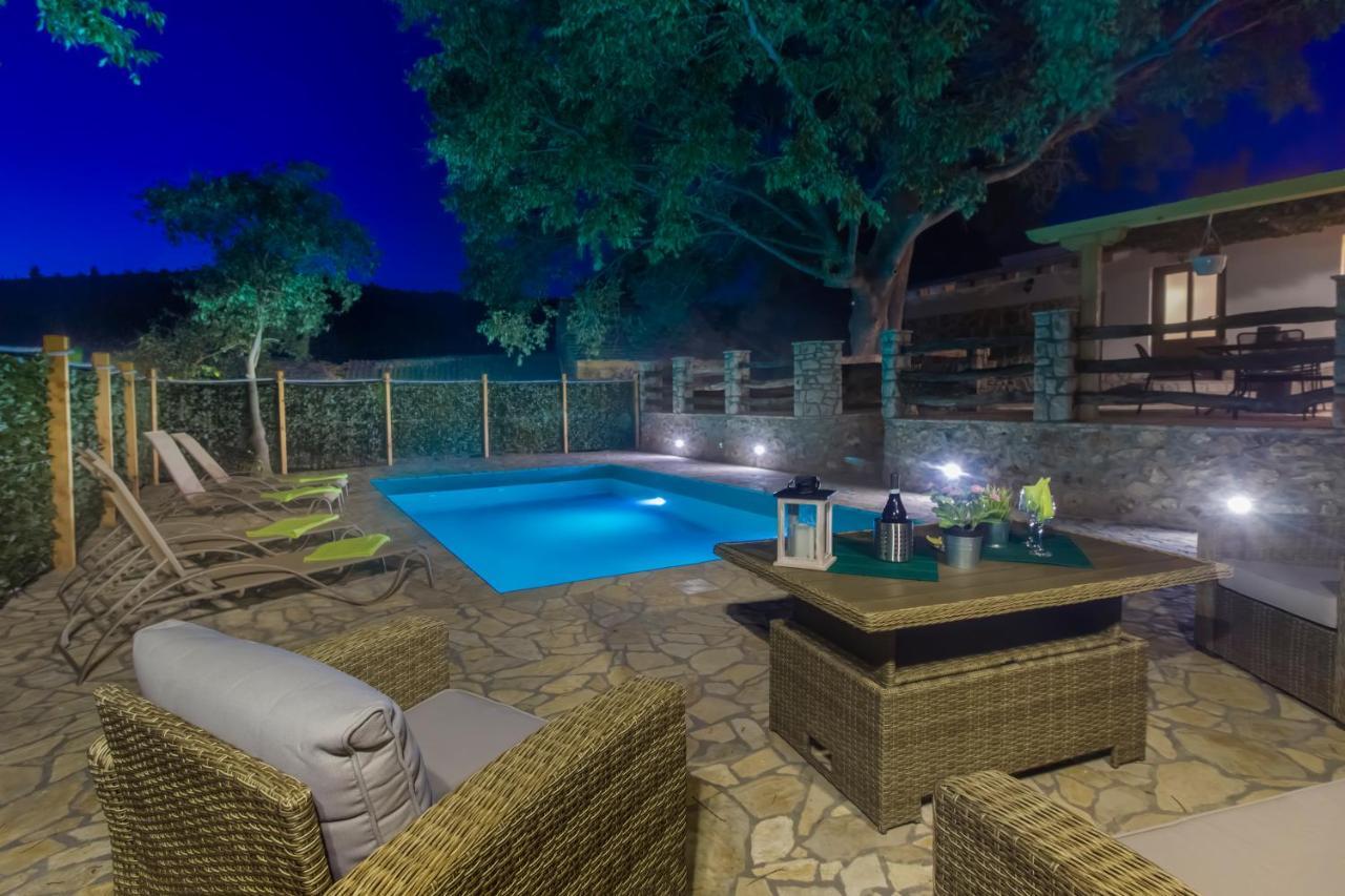 Luxury House Ivan With 4 Bedrooms Divojevici Extérieur photo