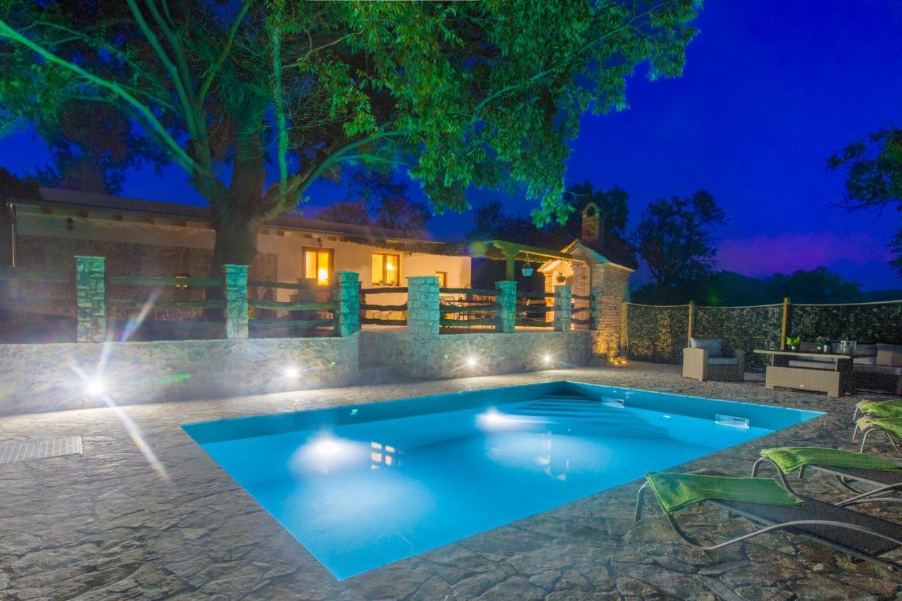 Luxury House Ivan With 4 Bedrooms Divojevici Extérieur photo