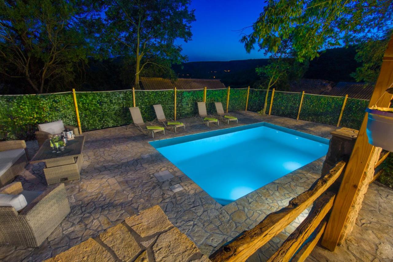 Luxury House Ivan With 4 Bedrooms Divojevici Extérieur photo