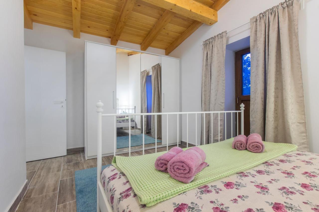 Luxury House Ivan With 4 Bedrooms Divojevici Extérieur photo